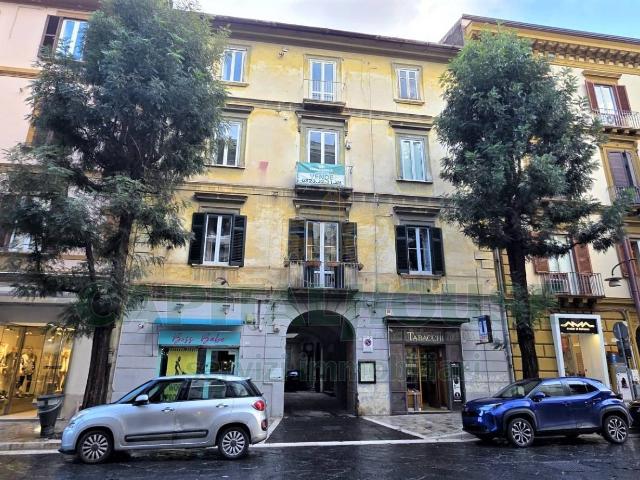 Appartamento in vendita a Caserta, Centro