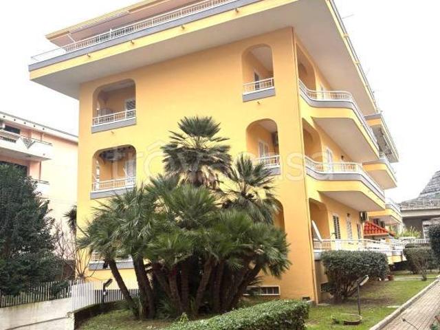 Appartamento in vendita a Caserta via 1 Ottobre, Tredici