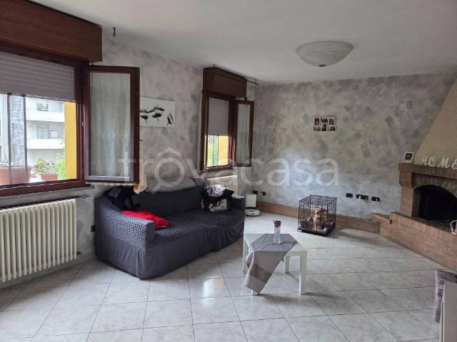 Appartamento in vendita a Castelnovo di Sotto via Giacomo Puccini