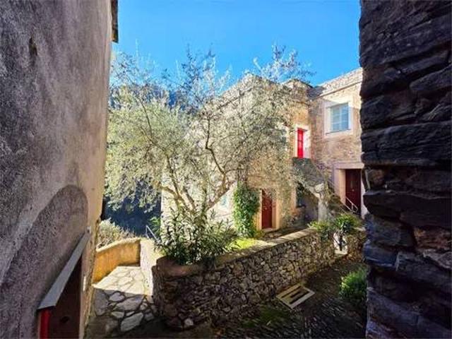 Appartamento in vendita a Castelbianco SV