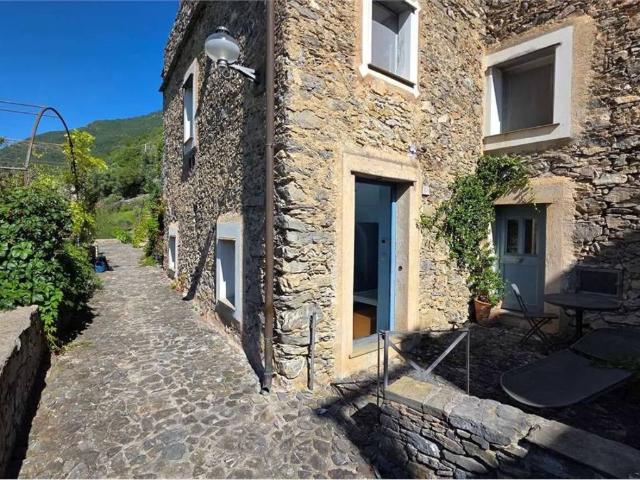 Appartamento in vendita a Castelbianco SV