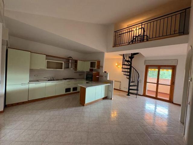 Appartamento in vendita a Castellina Scalo Monteriggioni 164 mq Rif: 1405210
