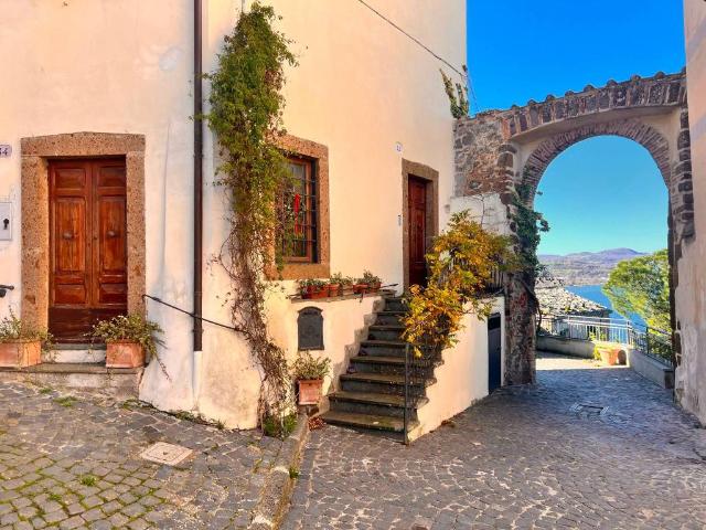 Appartamento in vendita a Capodimonte VT