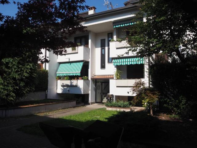 Appartamento in vendita a Caponago MB