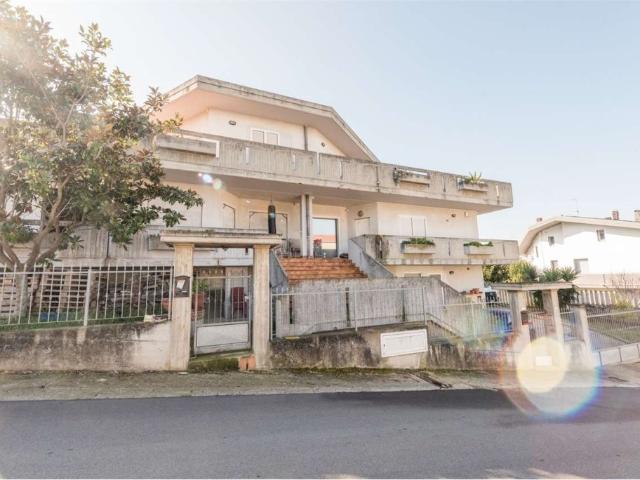 Appartamento in vendita a Cappelle sul Tavo via pignatara 175