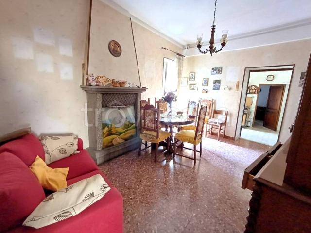 Appartamento in vendita a Caprarola via Giuseppe Garibaldi