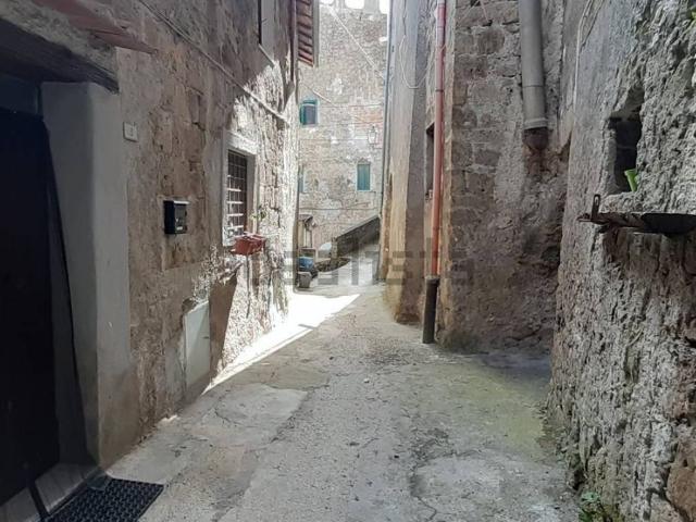 Appartamento in vendita a Caprarola VT