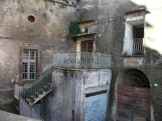 Appartamento in vendita a Caprarola VT