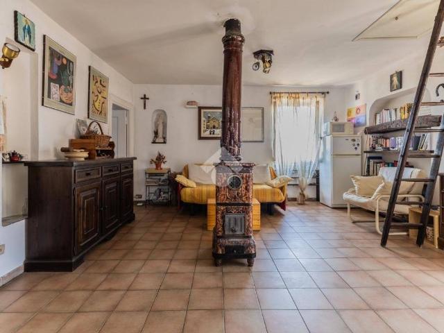 Appartamento in vendita a Caprarola VT
