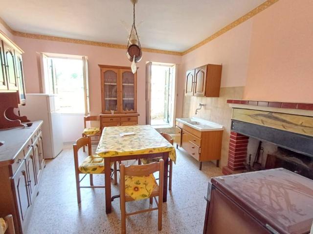 Appartamento in vendita a Caprarola VT