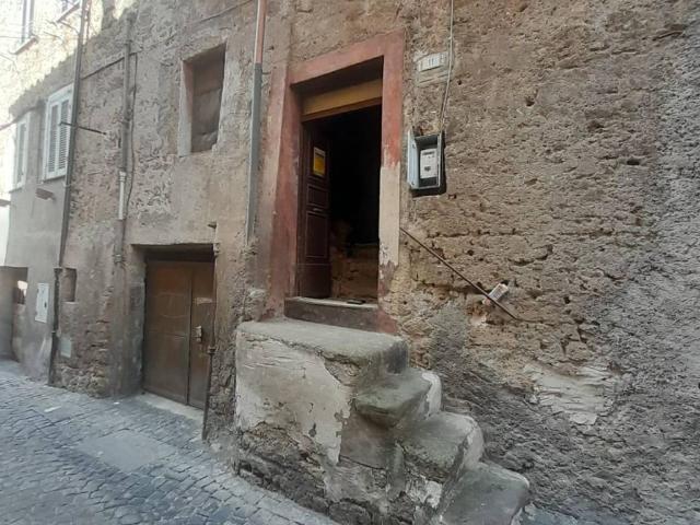 Appartamento in vendita a Caprarola VT