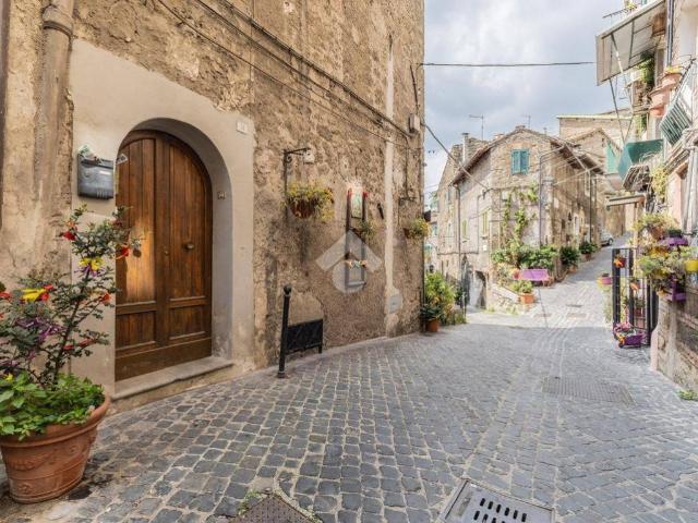 Appartamento in vendita a Caprarola VT