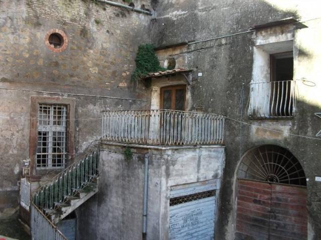 Appartamento in vendita a Caprarola VT