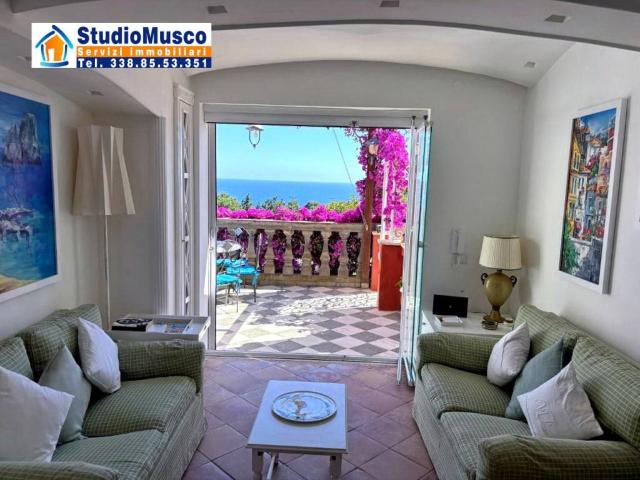 Appartamento in vendita a Capri NA