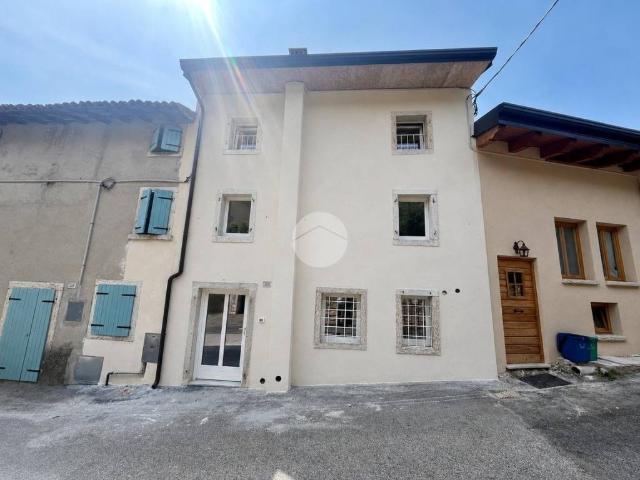 Casa indipendente in vendita a Caprino Veronese VR