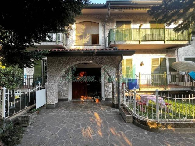 Appartamento in vendita a Carnate MB
