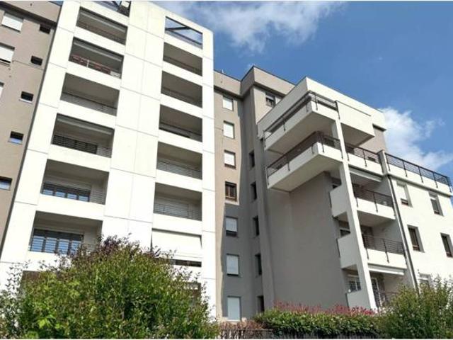 Appartamento in vendita a Caronno Pertusella VA