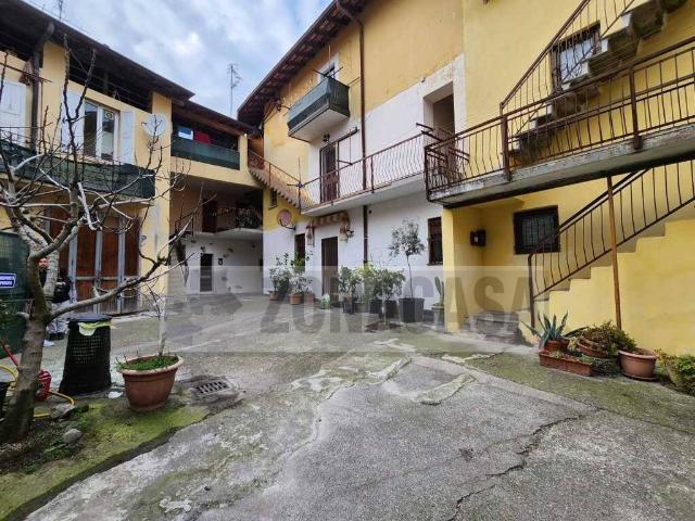 Appartamento in vendita a Caronno Varesino VA