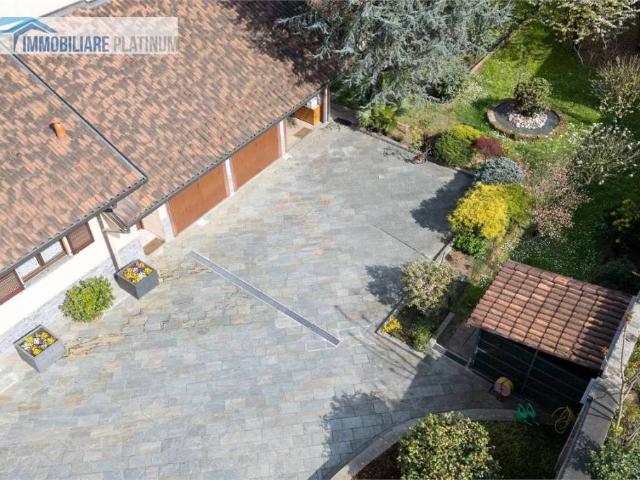Appartamento in vendita a Carate Brianza via Toti, 9