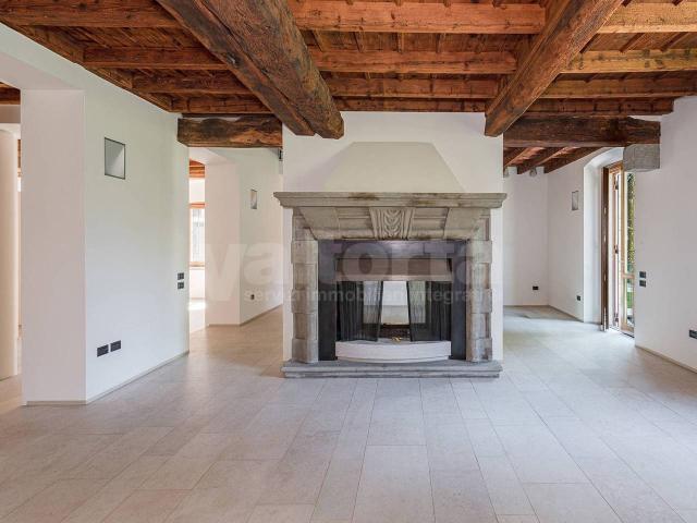 Appartamento in vendita a Carate Brianza