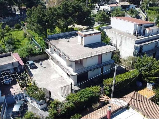 Appartamento in vendita a Carini PA