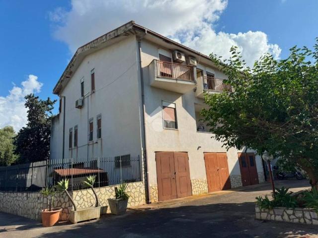 Appartamento in vendita a Carini PA