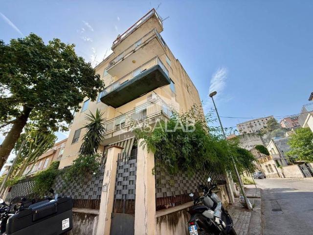 Appartamento in vendita a Carini PA