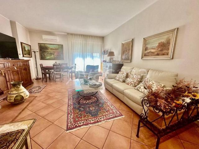 Appartamento in vendita a Carrara, Avenza