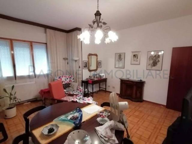 Appartamento in vendita a Carrara, Avenza