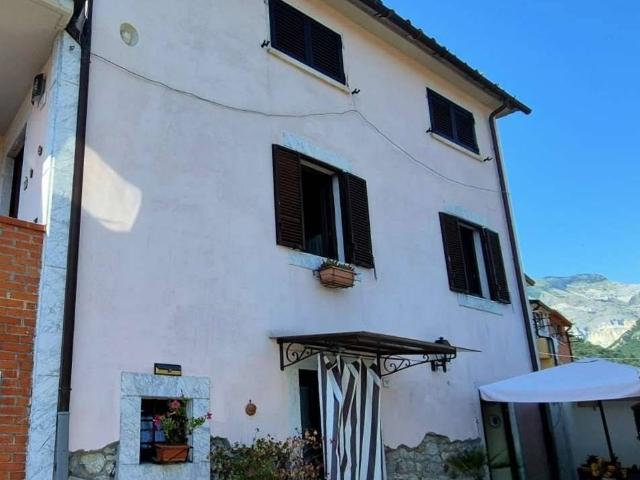 Appartamento in vendita a Carrara MS