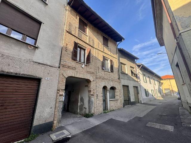 Appartamento in vendita a Carugo CO