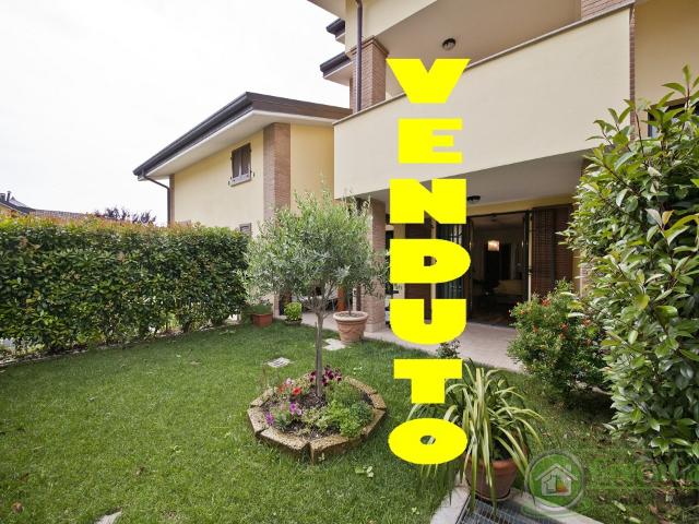 APPARTAMENTO in VENDITA a CAVENAGO DI BRIANZA di 3 vani