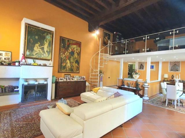 Appartamento in vendita a Centro storico Lucca in Ottimo composto da 6vani