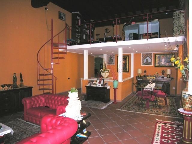 Appartamento in vendita a Centro storico Lucca in Ottimo composto da 7vani