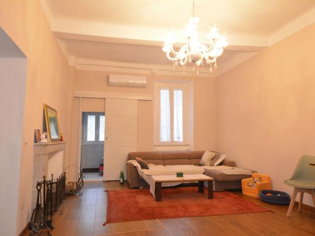 Appartamento in vendita a Centro storico Lucca in Buono composto da 5vani