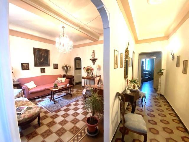Appartamento in vendita a Centro storico Lucca in Buono composto da 5vani