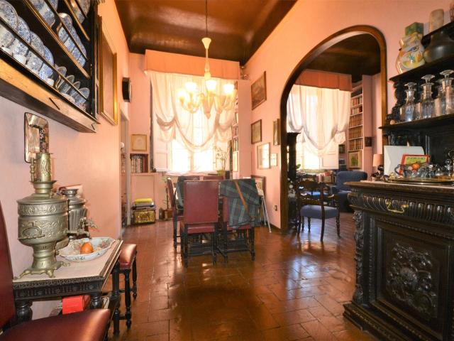 Appartamento in vendita a Centro storico Lucca in Buono composto da 7vani