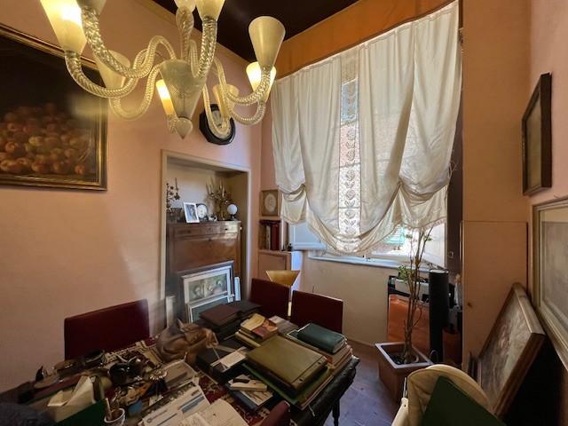 Appartamento in vendita a Centro storico Lucca in Da ristrutturare composto da 8vani