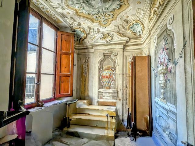 Appartamento in vendita a Centro storico Lucca in Da rivedere composto da 7vani