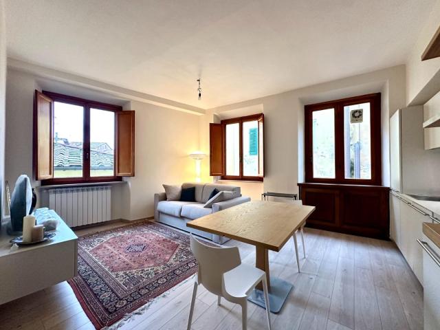 Appartamento in vendita a Centro storico Lucca in Ristrutturato composto da 4vani