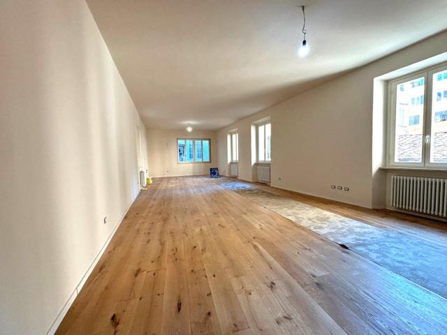 Appartamento in vendita a Centro storico Lucca in Ristrutturato composto da 5vani