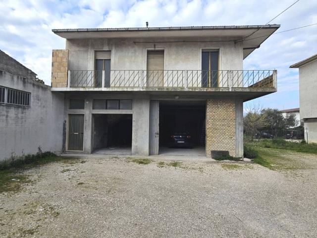 Appartamento in vendita a Cepagatti PE