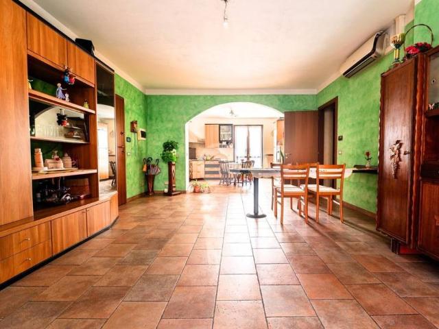 Quadrilocale in vendita a Cherasco via Bergoglio