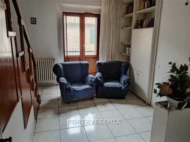 APPARTAMENTO in VENDITA a CINIGIANO CENTRO di 5 vani