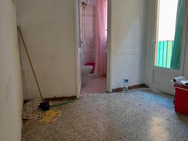 Appartamento in vendita a Cisternone Livorno in Da rivedere composto da 4vani