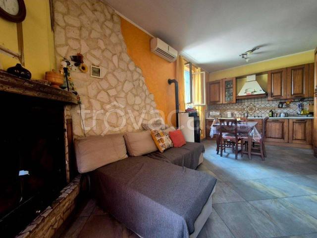 Appartamento in vendita a Civitaquana piazza Umberto I 22