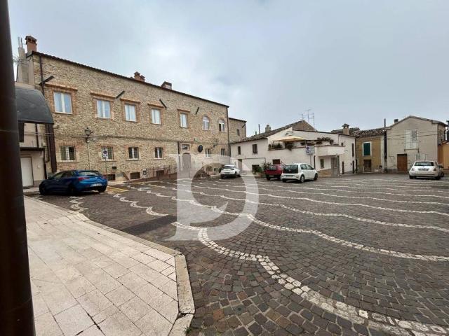 Appartamento in vendita a Civitaquana piazza Garibaldi