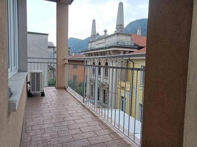 Appartamento in vendita a Como CO
