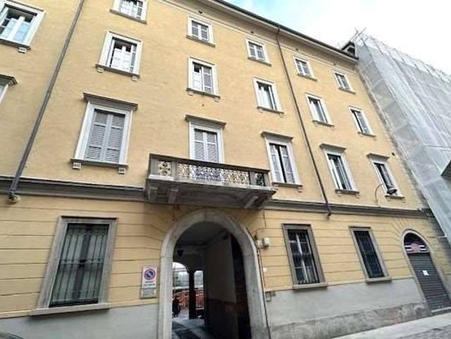Appartamento in vendita a Como CO