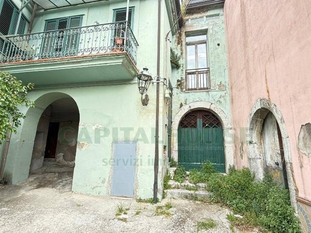 Appartamento in vendita a Contrada